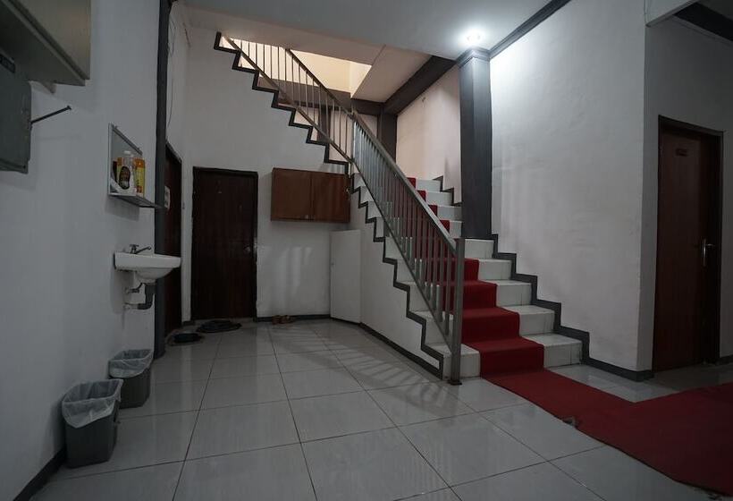 בית מלון כפרי Oyo 1315 Paris