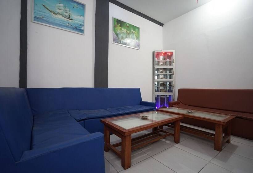 בית מלון כפרי Oyo 1315 Paris