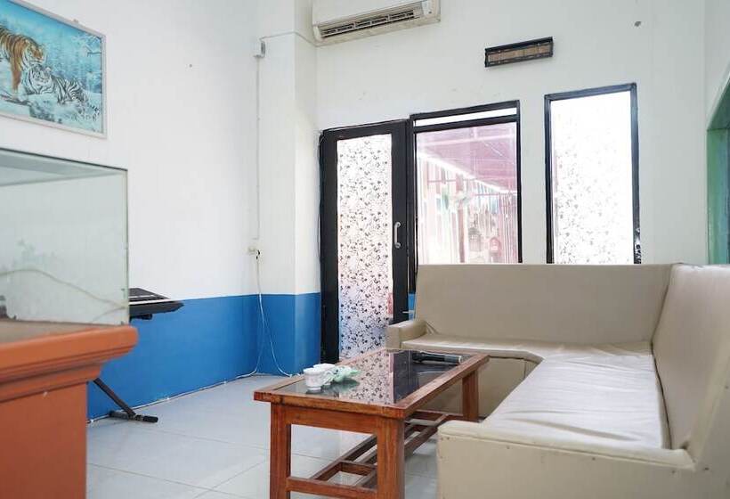 בית מלון כפרי Oyo 1315 Paris