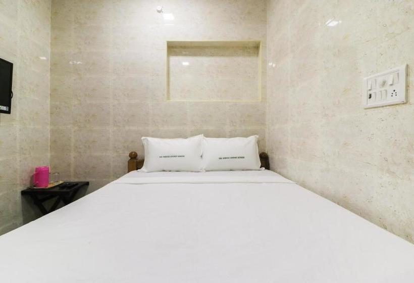 هتل Spot On 48556 Mr White Guest House