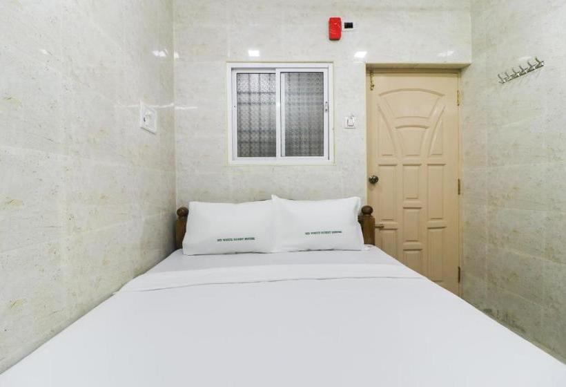 هتل Spot On 48556 Mr White Guest House