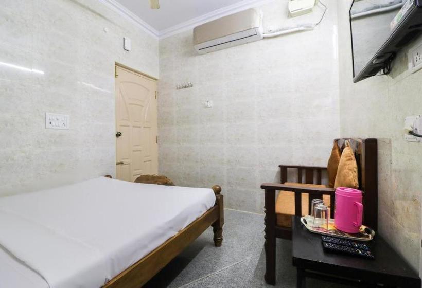 هتل Spot On 48556 Mr White Guest House