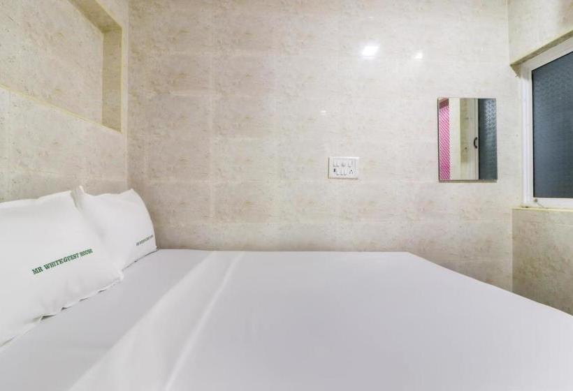 هتل Spot On 48556 Mr White Guest House