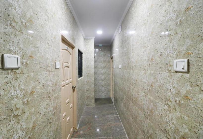 هتل Spot On 48556 Mr White Guest House