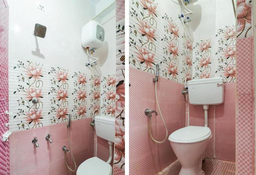 هتل Spot On 48556 Mr White Guest House