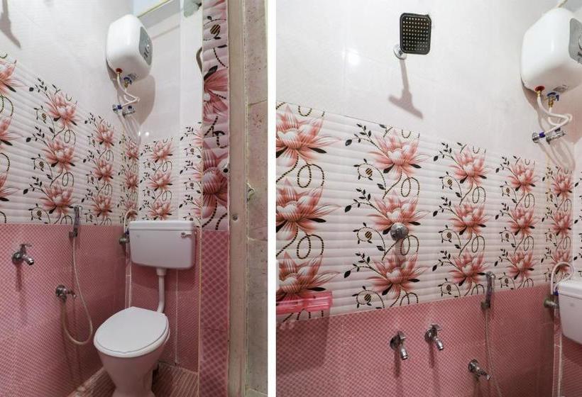 هتل Spot On 48556 Mr White Guest House