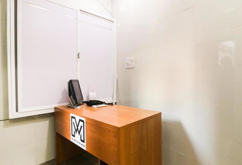 هتل Spot On 48556 Mr White Guest House