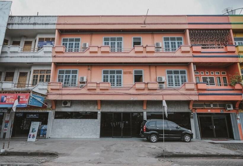 호텔 Reddoorz Near Transmart Jambi