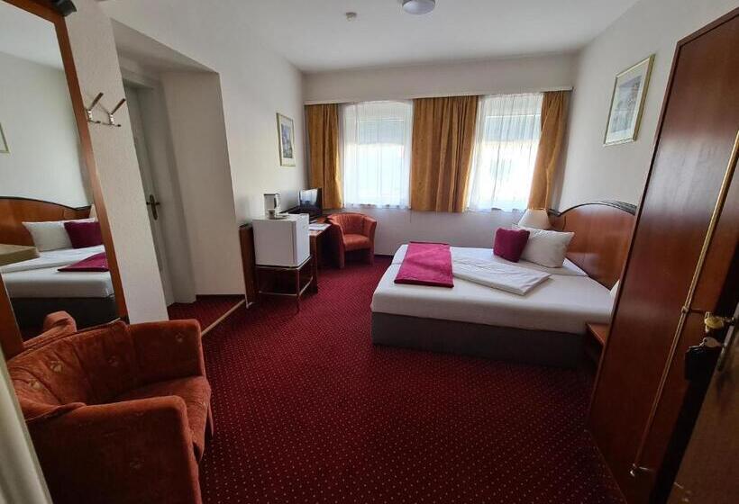 ホテル & Restaurant Krone