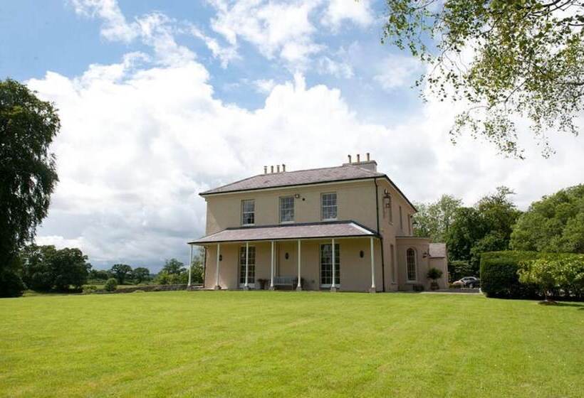 ベッドアンドブレックファースト Llwynhelig Manor