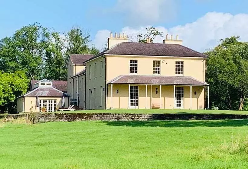 تختخواب و صبحانه Llwynhelig Manor
