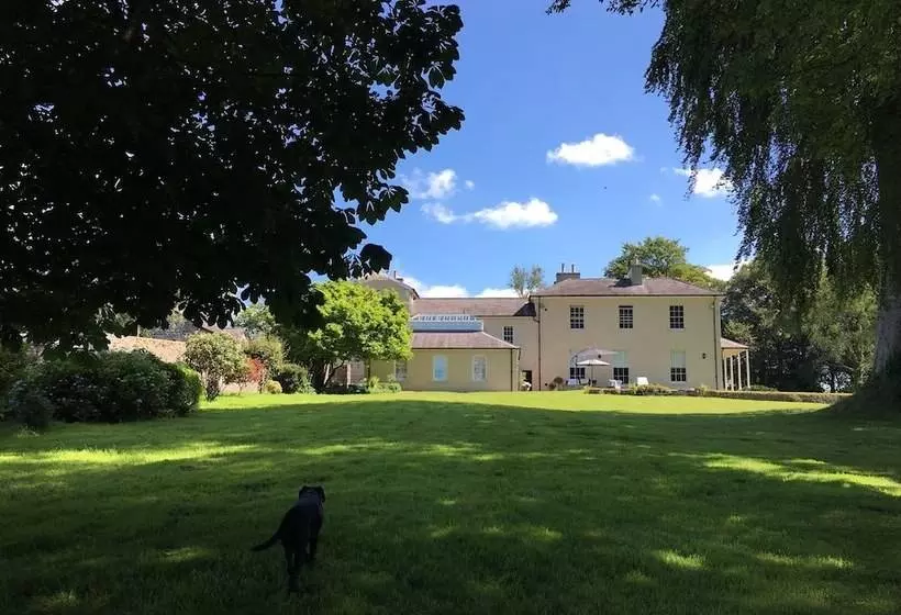 تختخواب و صبحانه Llwynhelig Manor