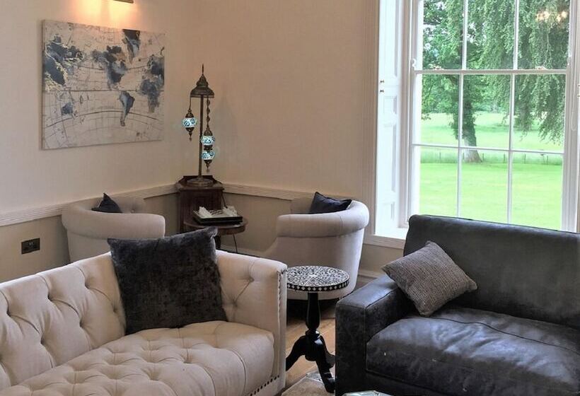 ベッドアンドブレックファースト Llwynhelig Manor