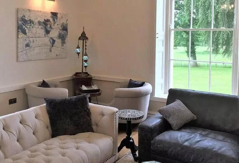 تختخواب و صبحانه Llwynhelig Manor
