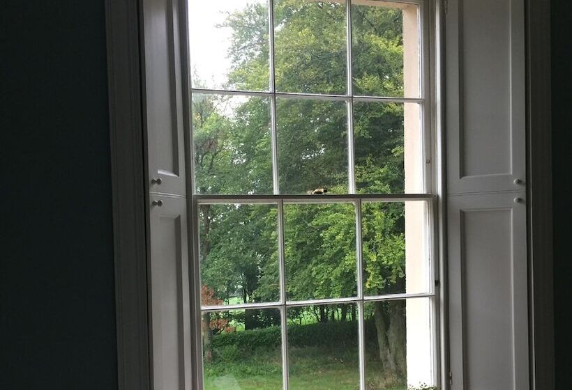 ベッドアンドブレックファースト Llwynhelig Manor