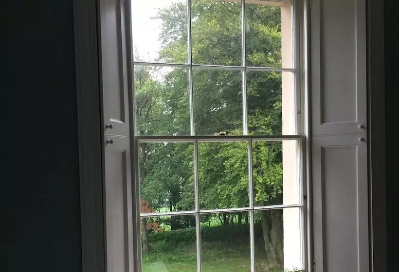 تختخواب و صبحانه Llwynhelig Manor