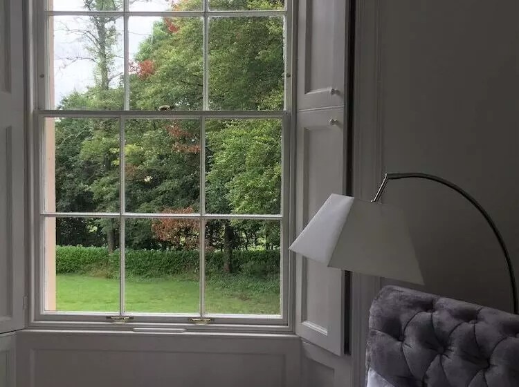 تختخواب و صبحانه Llwynhelig Manor