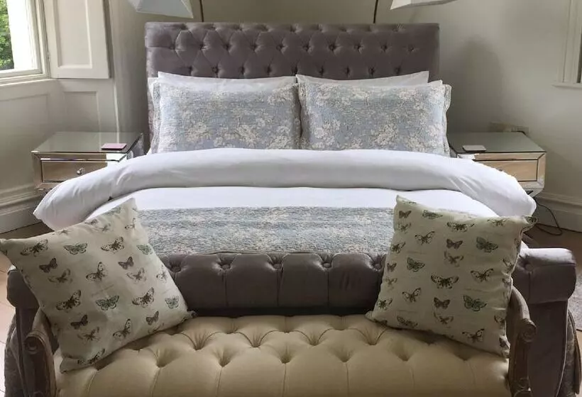 تختخواب و صبحانه Llwynhelig Manor