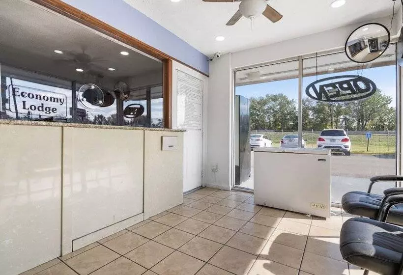 Motelli Economy Lodge Portsmouth