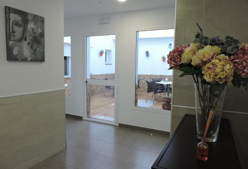 Пансион Hostal Delia