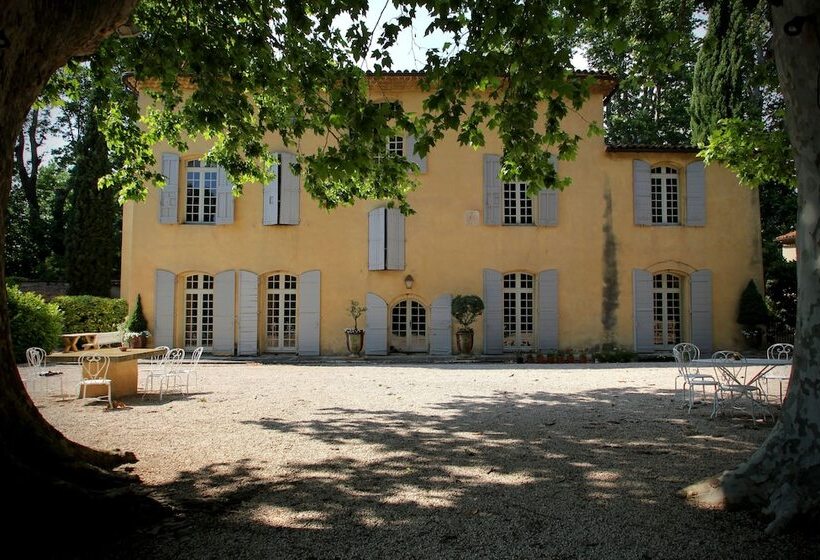 تختخواب و صبحانه Château De Saint Girons Luxury Guest House In Provence