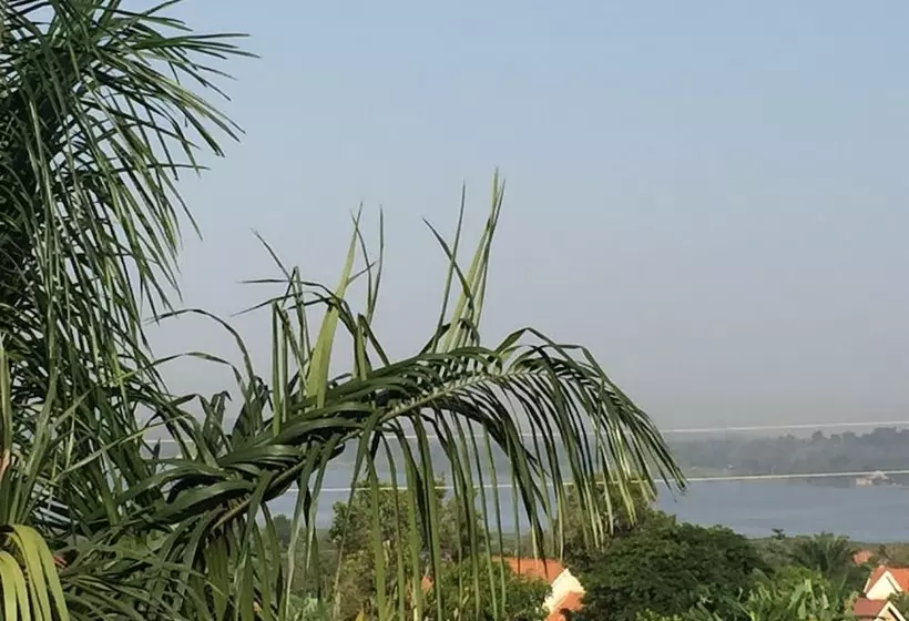 تختخواب و صبحانه The Hive Entebbe Guesthouse