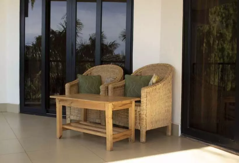 تختخواب و صبحانه The Hive Entebbe Guesthouse
