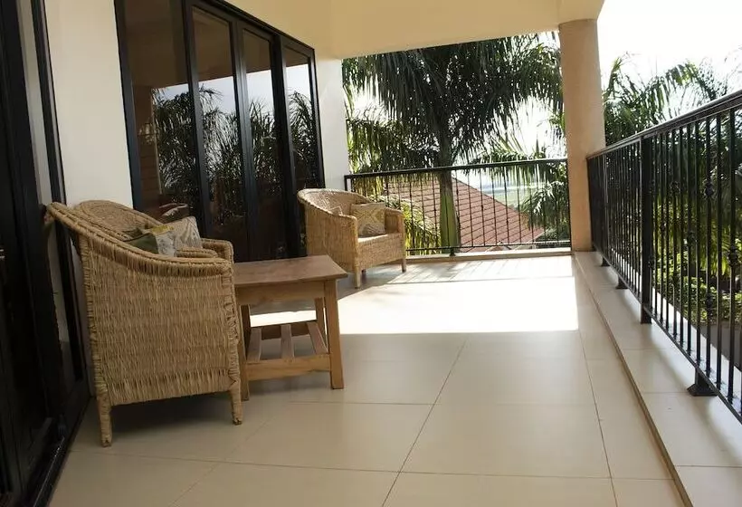 تختخواب و صبحانه The Hive Entebbe Guesthouse