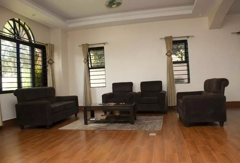 تختخواب و صبحانه The Hive Entebbe Guesthouse