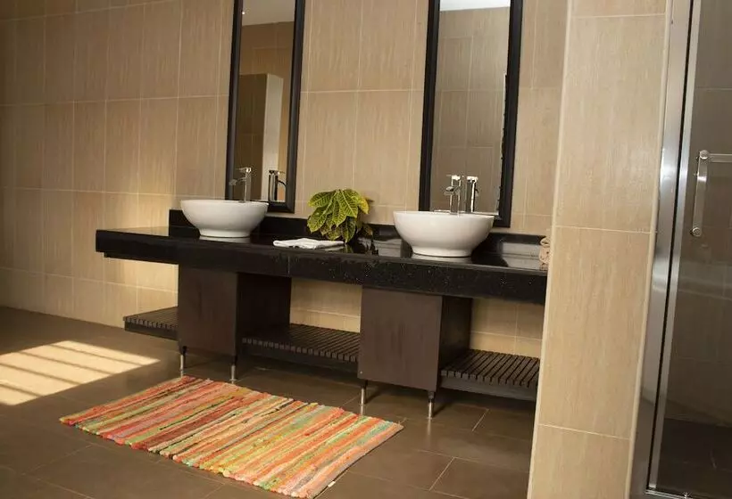 تختخواب و صبحانه The Hive Entebbe Guesthouse