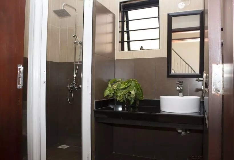 تختخواب و صبحانه The Hive Entebbe Guesthouse