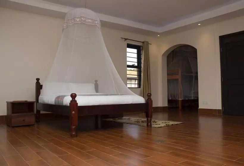 تختخواب و صبحانه The Hive Entebbe Guesthouse