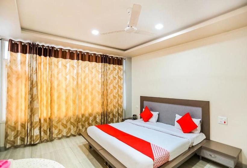 فندق Oyo 47149 Friends Corner Deluxe