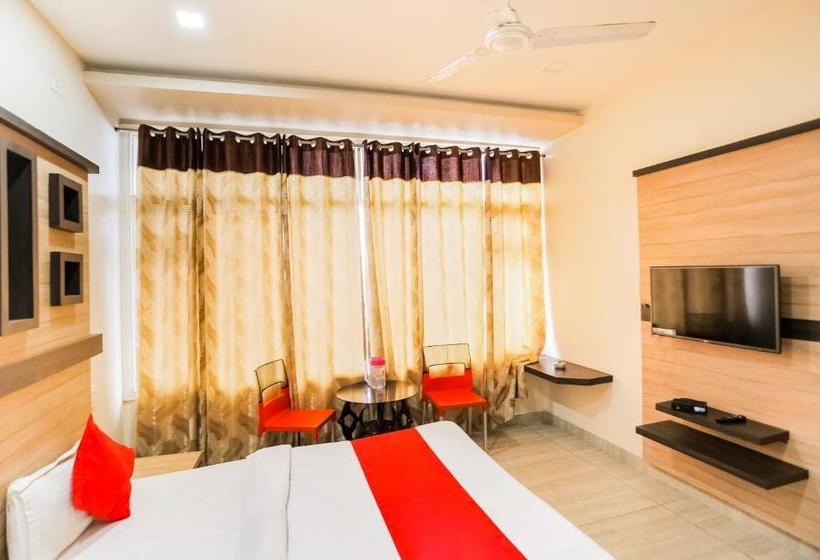 فندق Oyo 47149 Friends Corner Deluxe