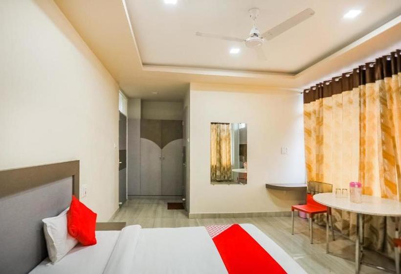 فندق Oyo 47149 Friends Corner Deluxe