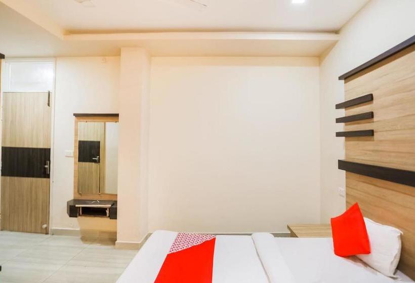 فندق Oyo 47149 Friends Corner Deluxe