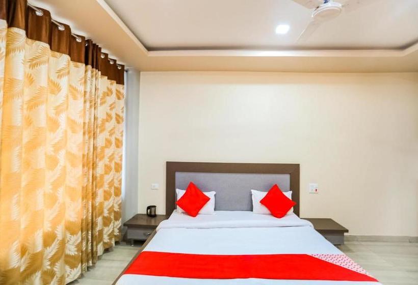 فندق Oyo 47149 Friends Corner Deluxe