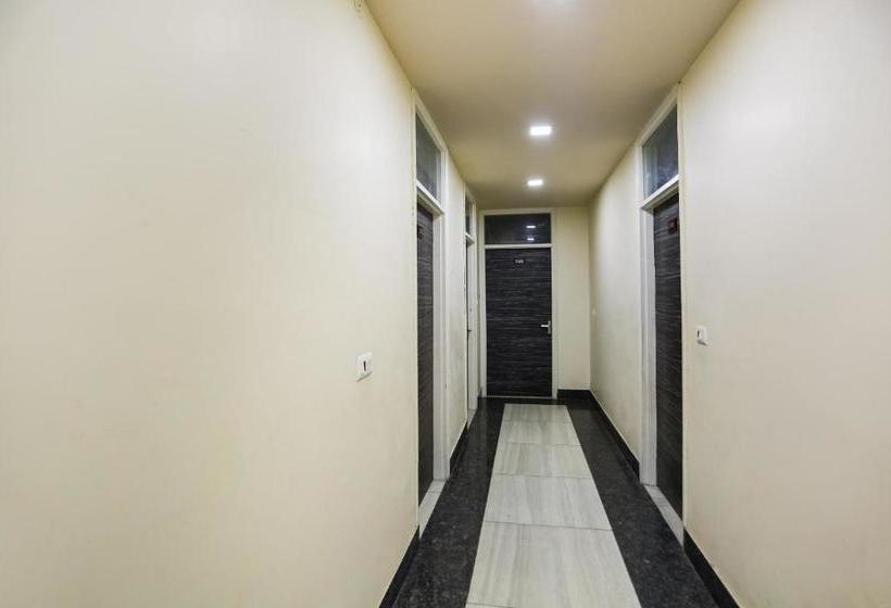 فندق Oyo 47149 Friends Corner Deluxe