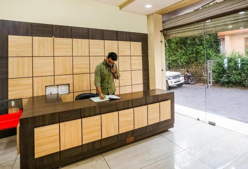 فندق Oyo 47149 Friends Corner Deluxe