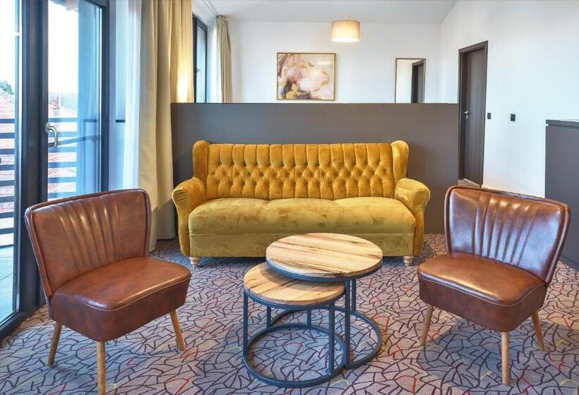 هتل Charm Boutique