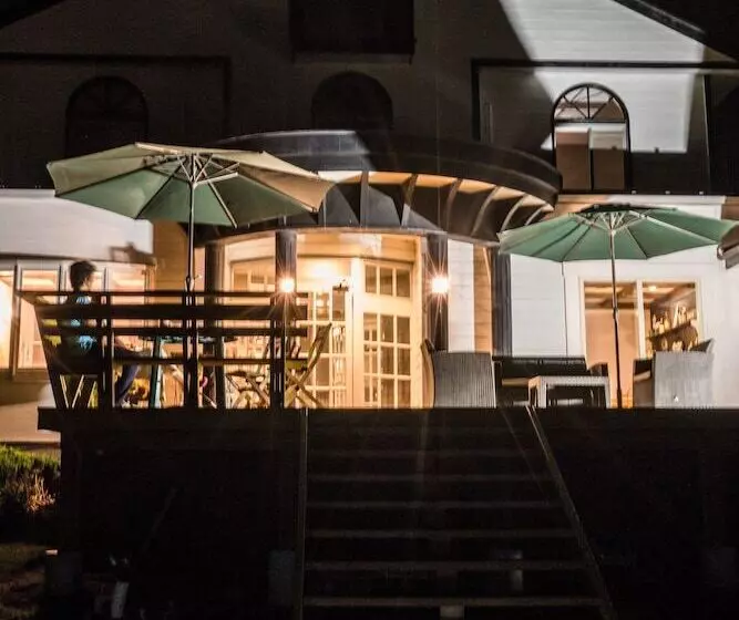 Majatalo Guesthouse Leaf