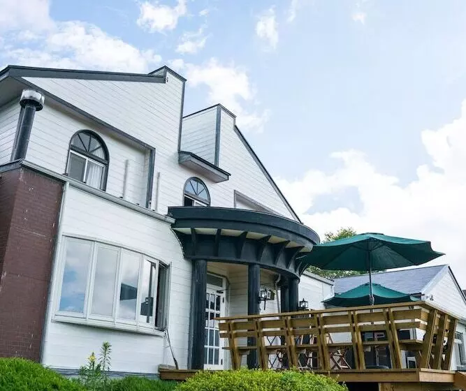 Majatalo Guesthouse Leaf