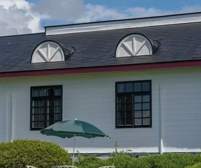 Majatalo Guesthouse Leaf