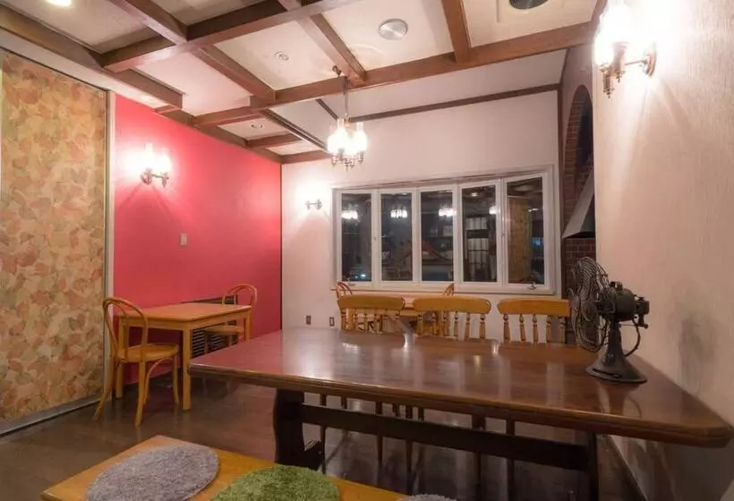 Majatalo Guesthouse Leaf