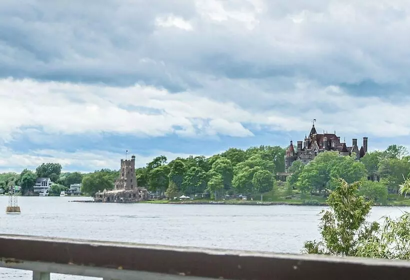 Bonnie Castle Resort & Marina