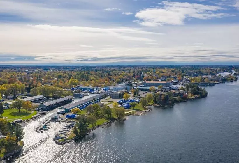 Bonnie Castle Resort & Marina