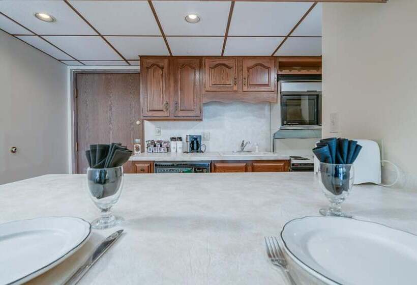 Bonnie Castle Resort & Marina