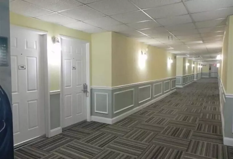 בית מלון כפרי Biscayne Suites