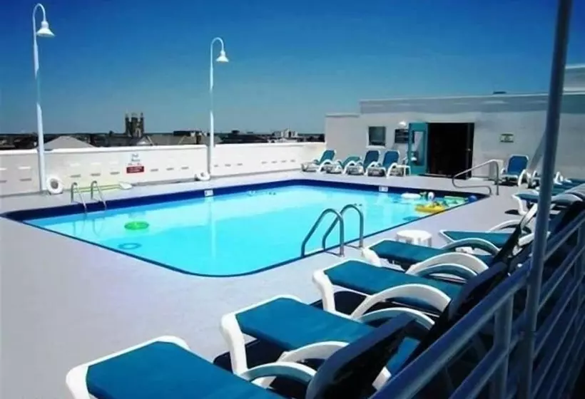 בית מלון כפרי Biscayne Suites