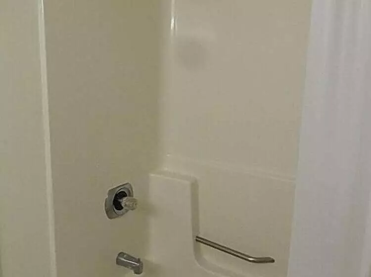 בית מלון כפרי Biscayne Suites